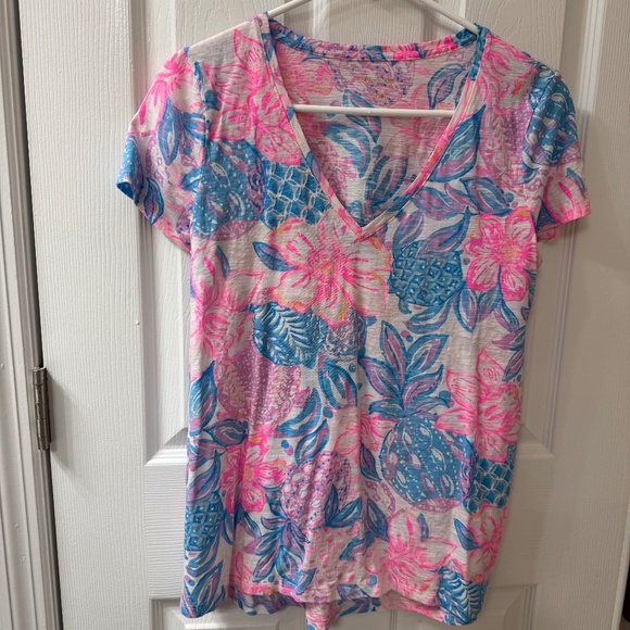 Lilly Pulitzer “Pineapple Shake” Pink & Blue V-Neck Tee – Size Small, EUC - Picture 1 of 2